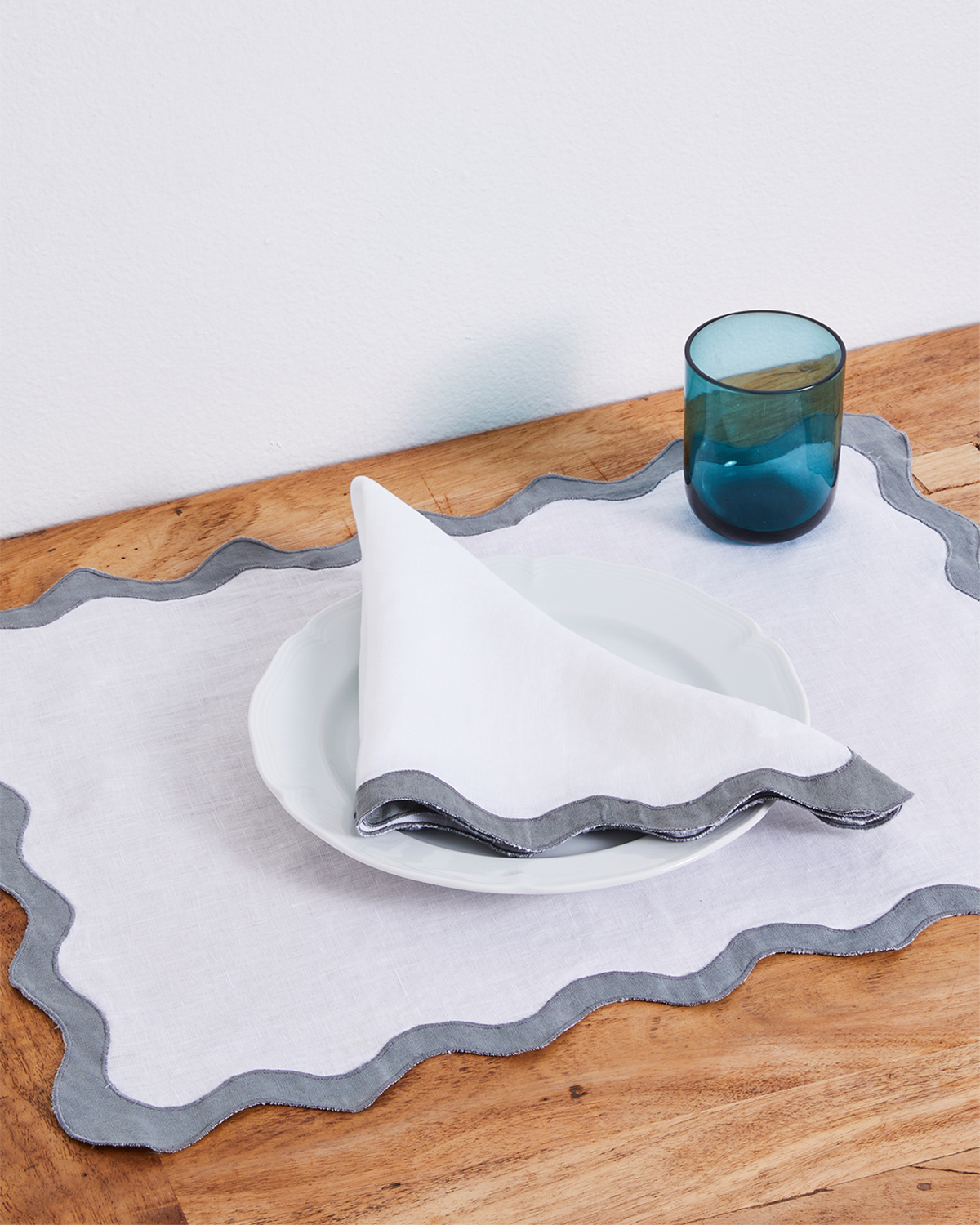 Serviettes de table festonnées 100% lin français White &amp; Mineral (lot de quatre)