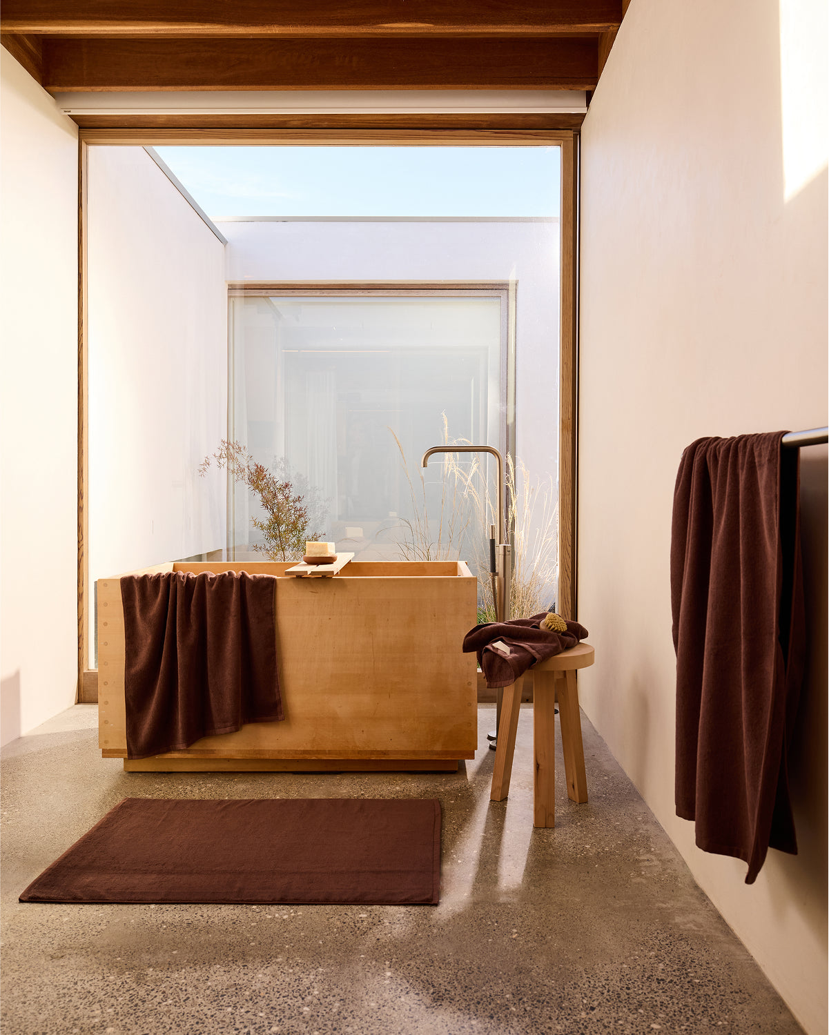 Drap de bain en coton éponge couleur expresso