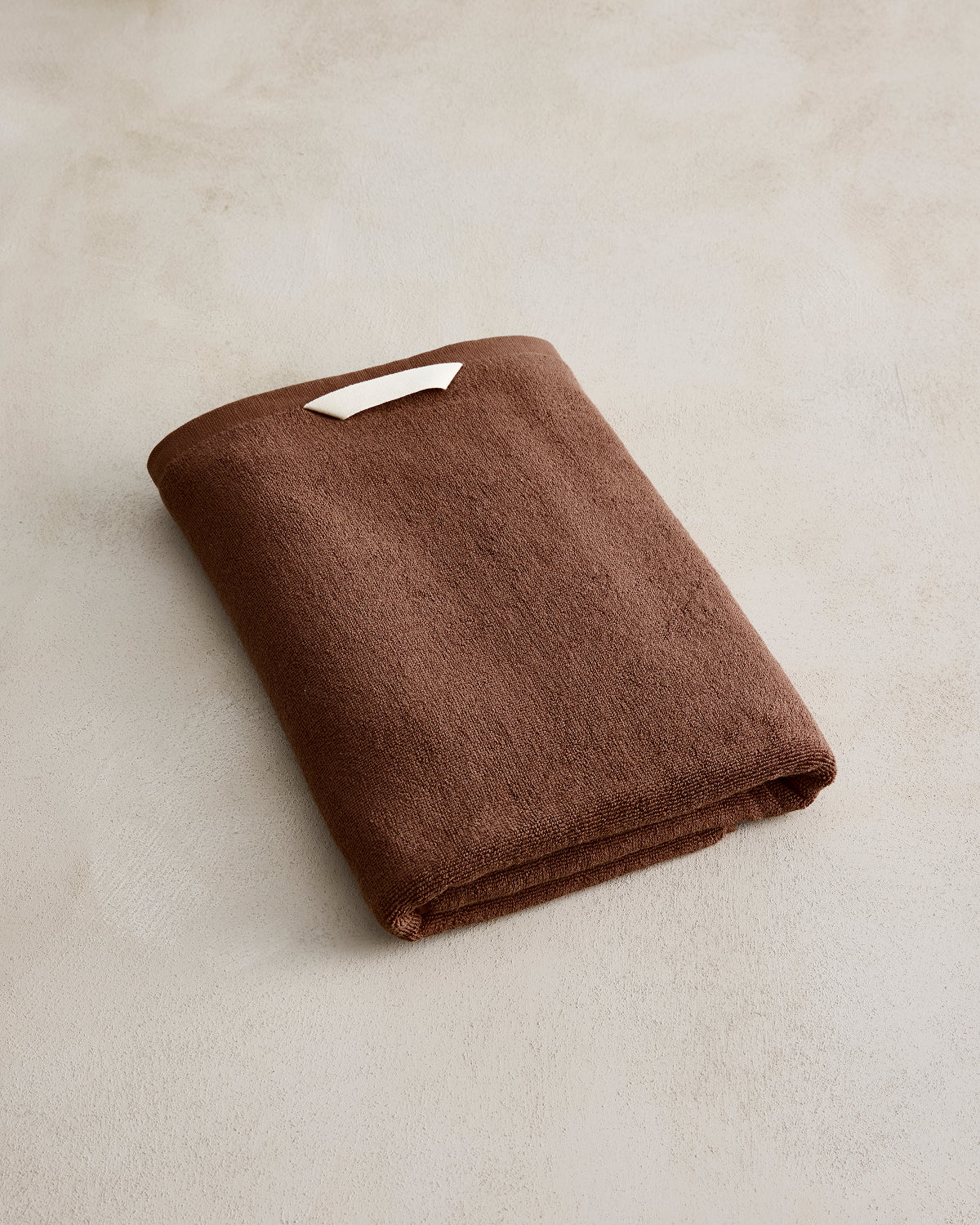 Serviette de bain en coton éponge couleur expresso