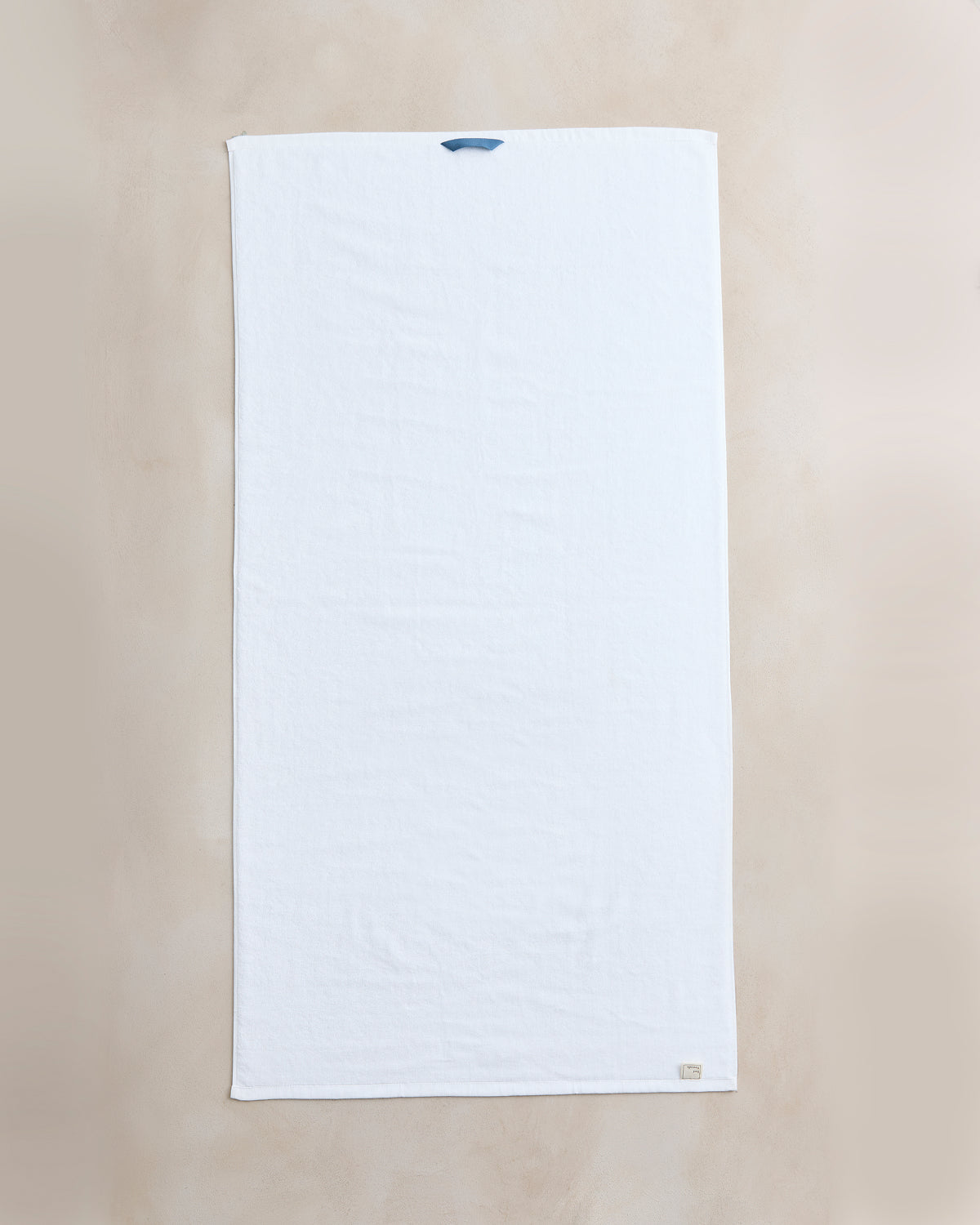 Serviette de bain en coton éponge blanc immaculé
