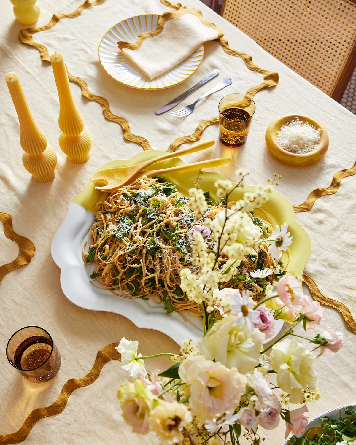 Sets de table festonnés en lin 100% français, motif limoncello et curcuma (lot de quatre)