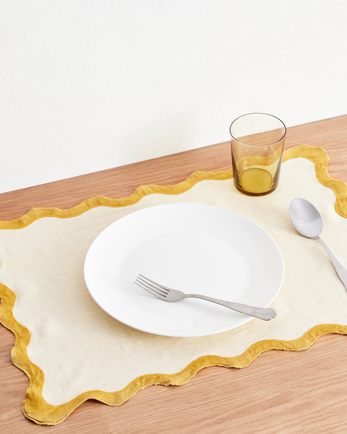 Sets de table festonnés en lin 100% français, motif limoncello et curcuma (lot de quatre)