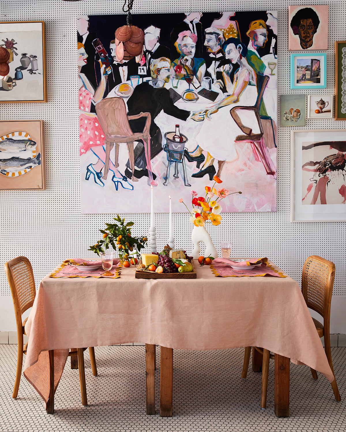 Sets de table festonnés en lin 100% français, argile rose et curcuma (lot de quatre)