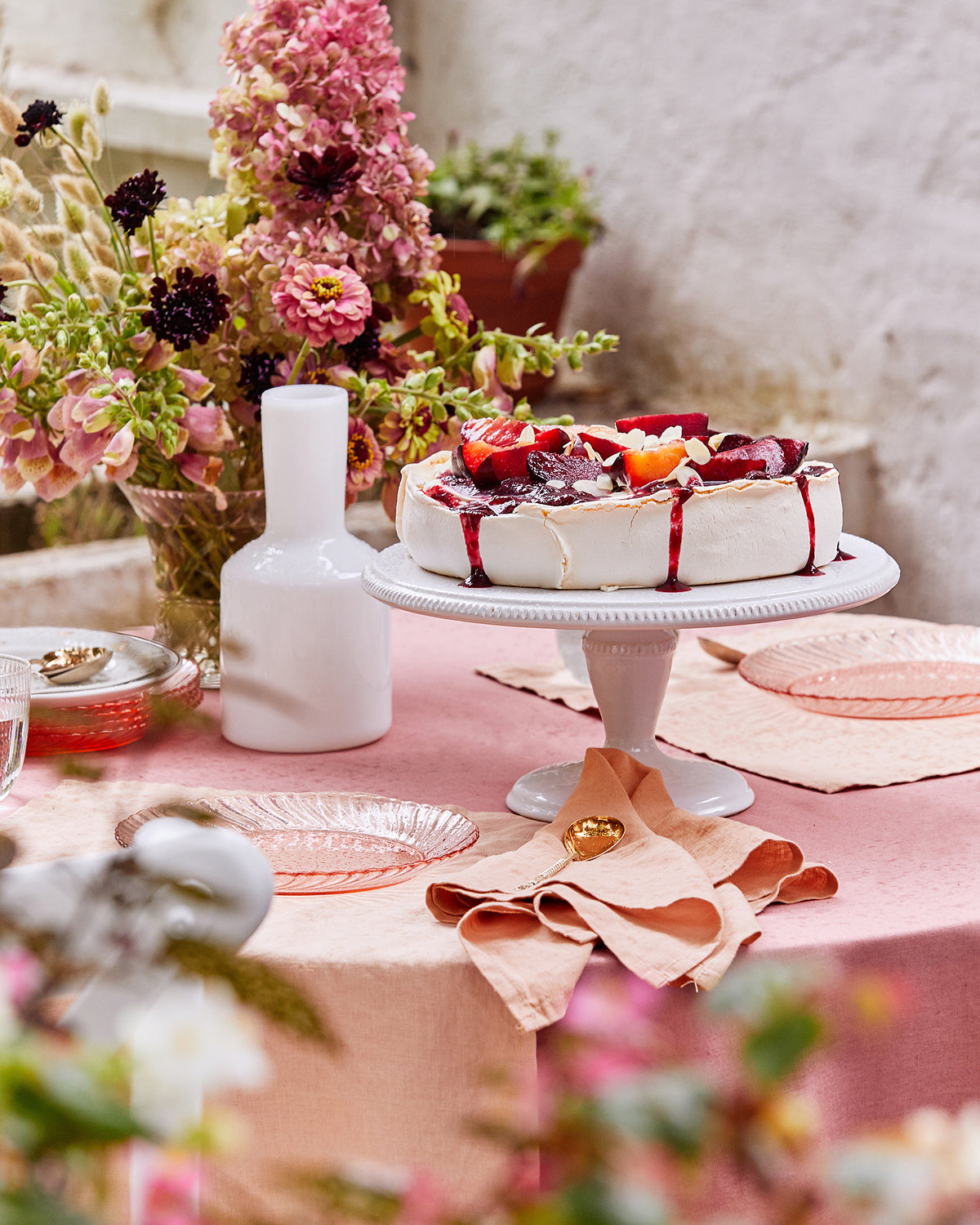 Ensemble de table en argile rose et terre cuite